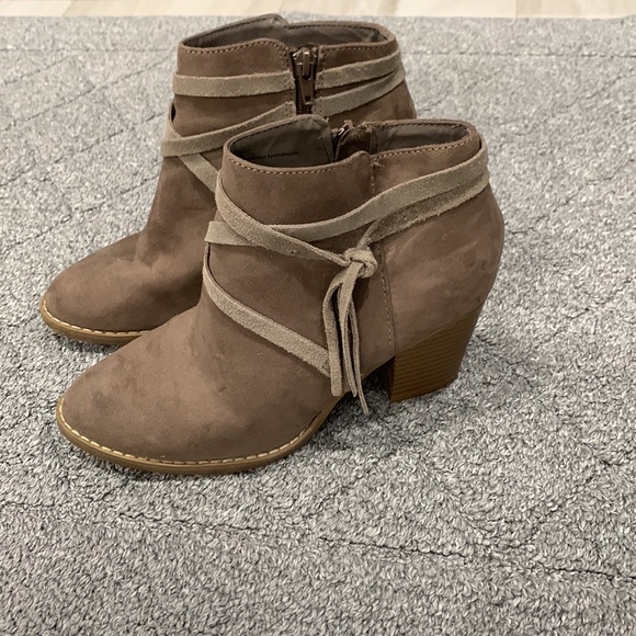 Express - Picture 2 of 2